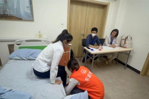 北漂家政女工的自我救贖之路:寫作、畫畫,56歲要為自己活一回|從她說起